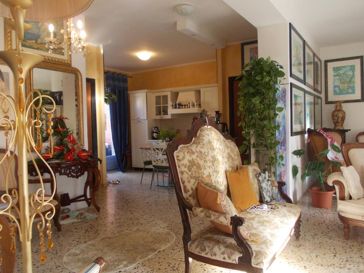 Domus Aurea Bed & Breakfast Oristano Bagian luar foto