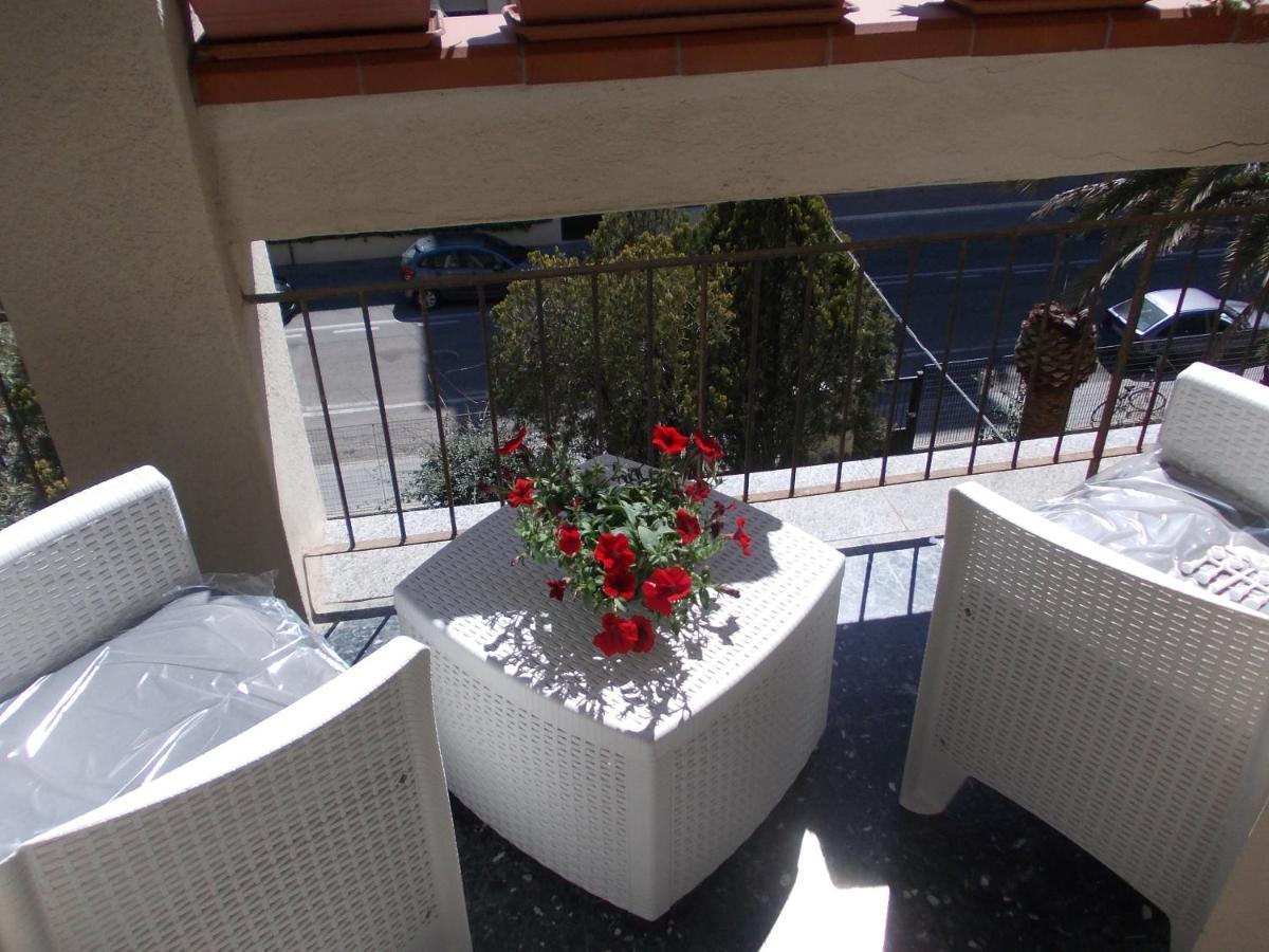 Domus Aurea Bed & Breakfast Oristano Bagian luar foto