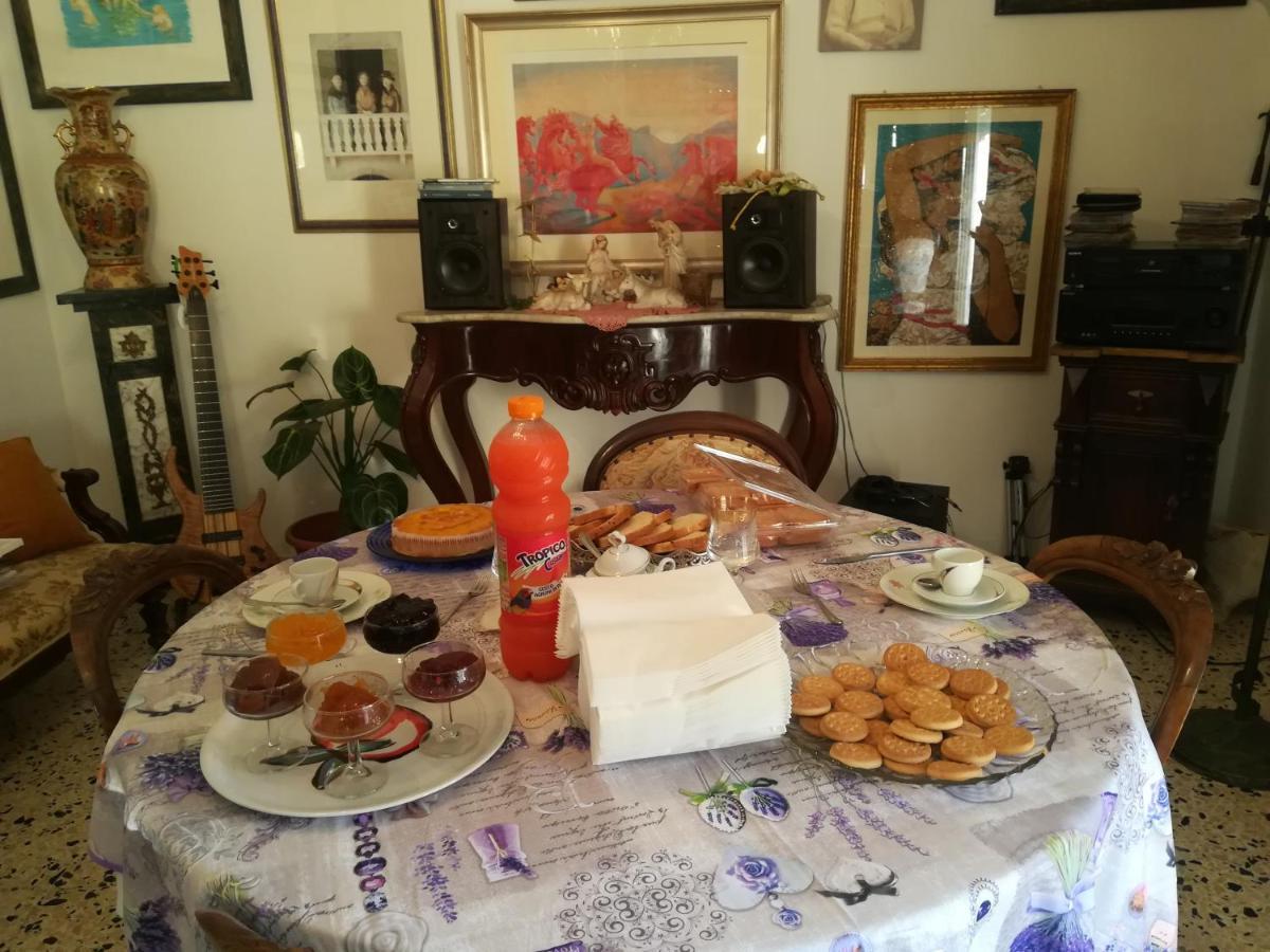 Domus Aurea Bed & Breakfast Oristano Bagian luar foto