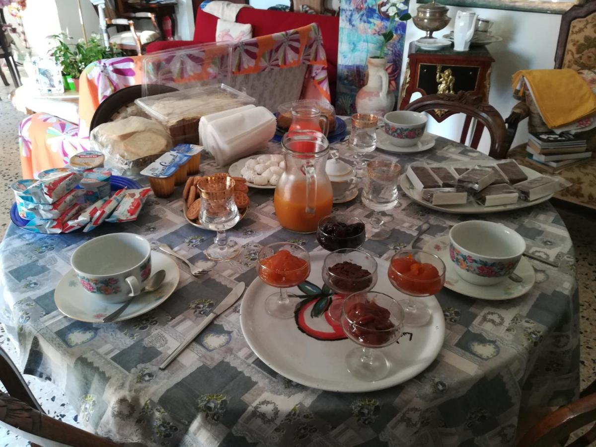 Domus Aurea Bed & Breakfast Oristano Bagian luar foto