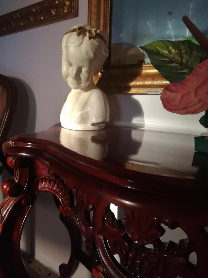 Domus Aurea Bed & Breakfast Oristano Bagian luar foto