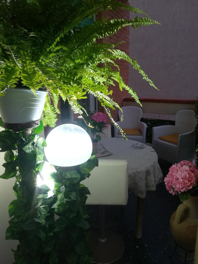 Domus Aurea Bed & Breakfast Oristano Bagian luar foto