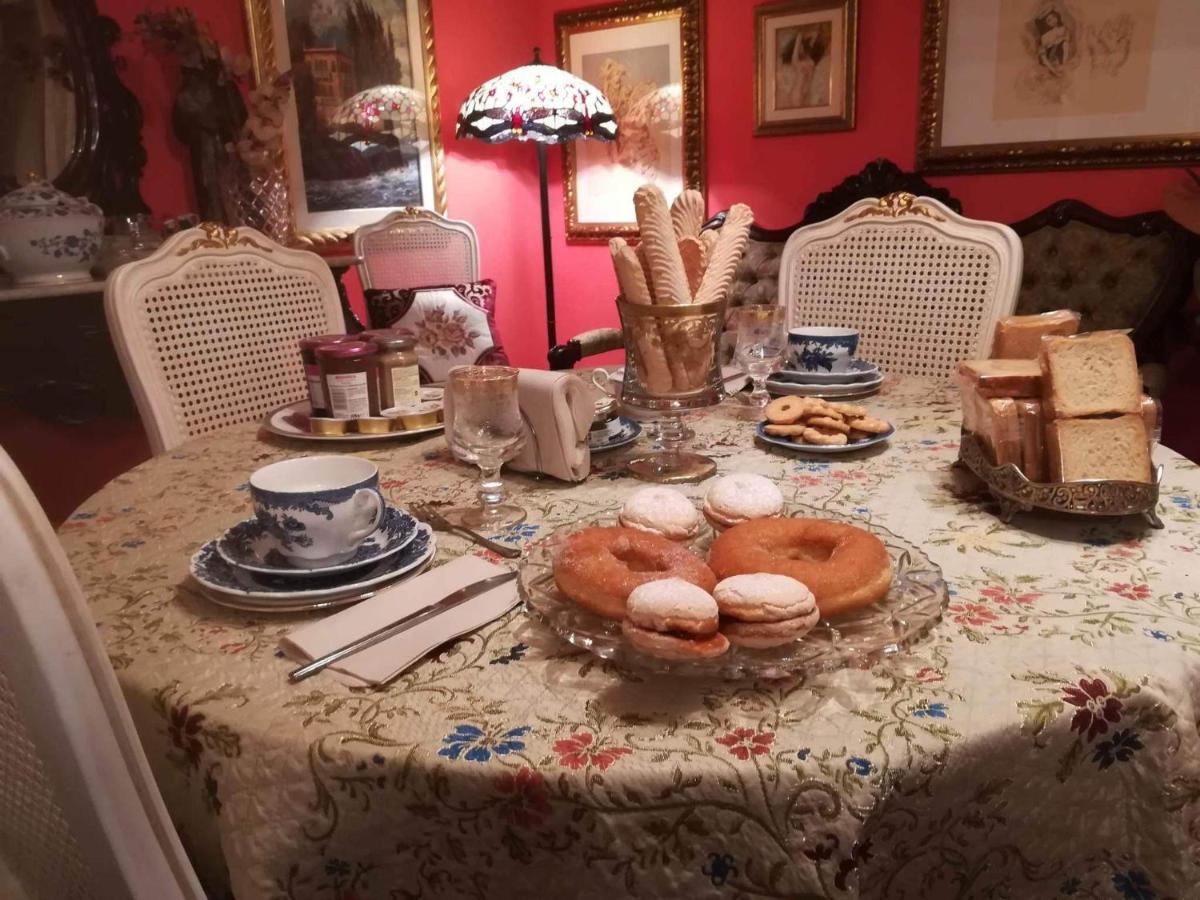 Domus Aurea Bed & Breakfast Oristano Bagian luar foto